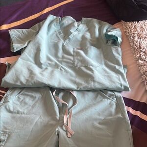 Figs Light Green Scrub Set